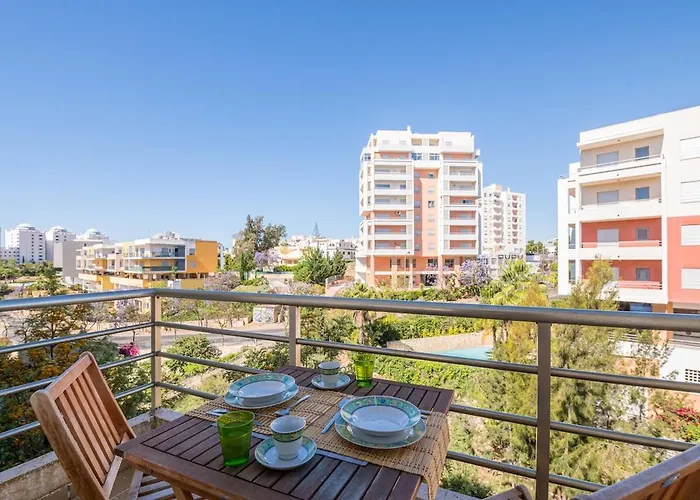 Golfinho Apartment *