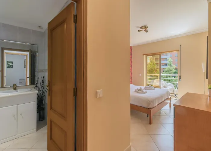 Golfinho Apartment *