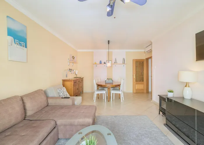 Golfinho Apartment *