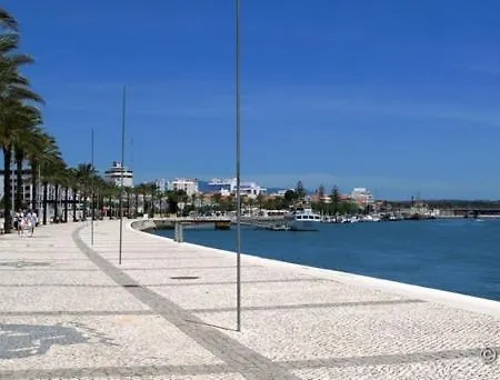 Golfinho アパート